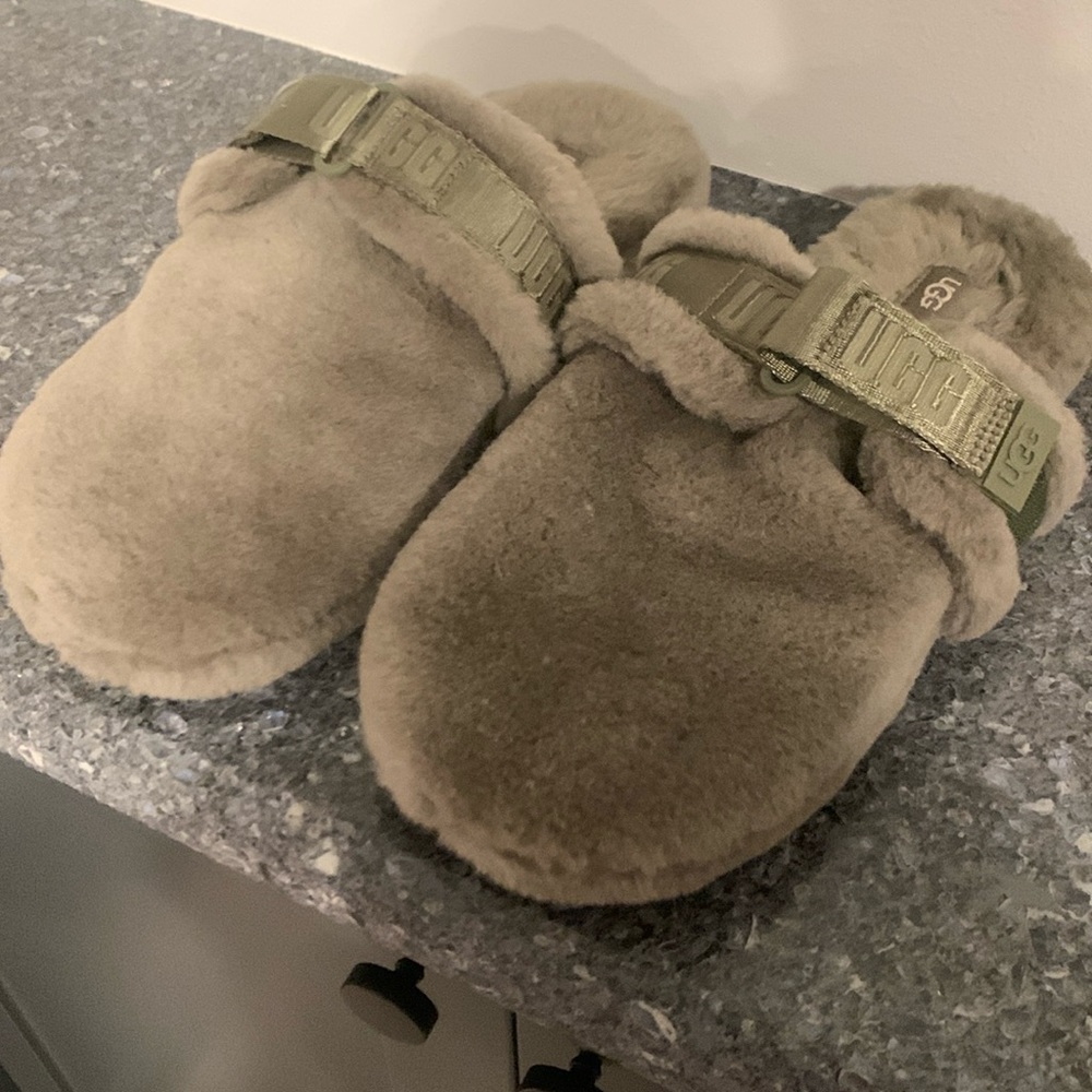 Ugg Men’s Fluff it Pixelate Slippers NWOT